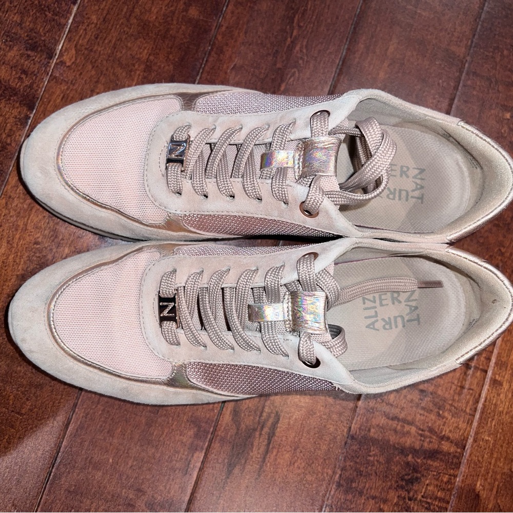 Stuart Weitzman Nude Gold sneakers - Picture 2 of 6